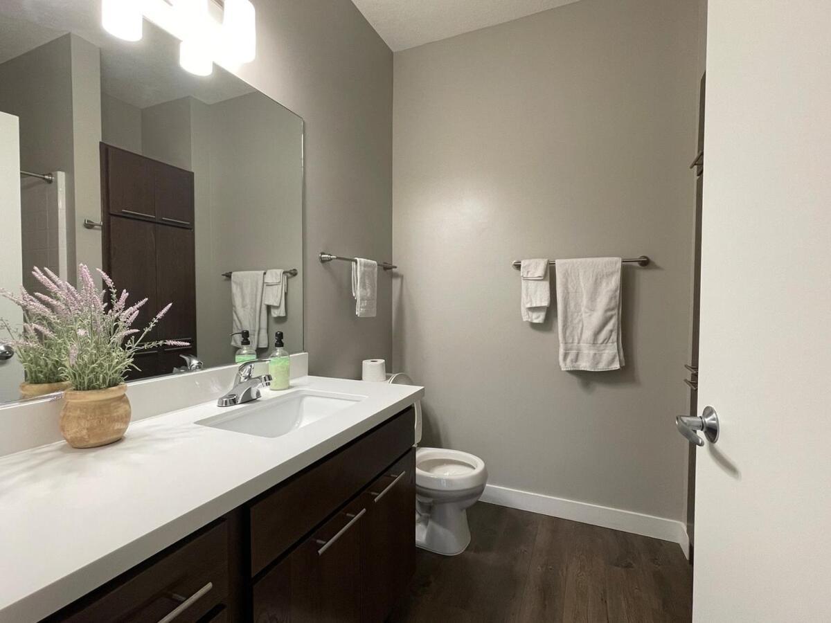 디모인 Large Downtown 2Br -Hot Tub-Downtown! 아파트 외부 사진