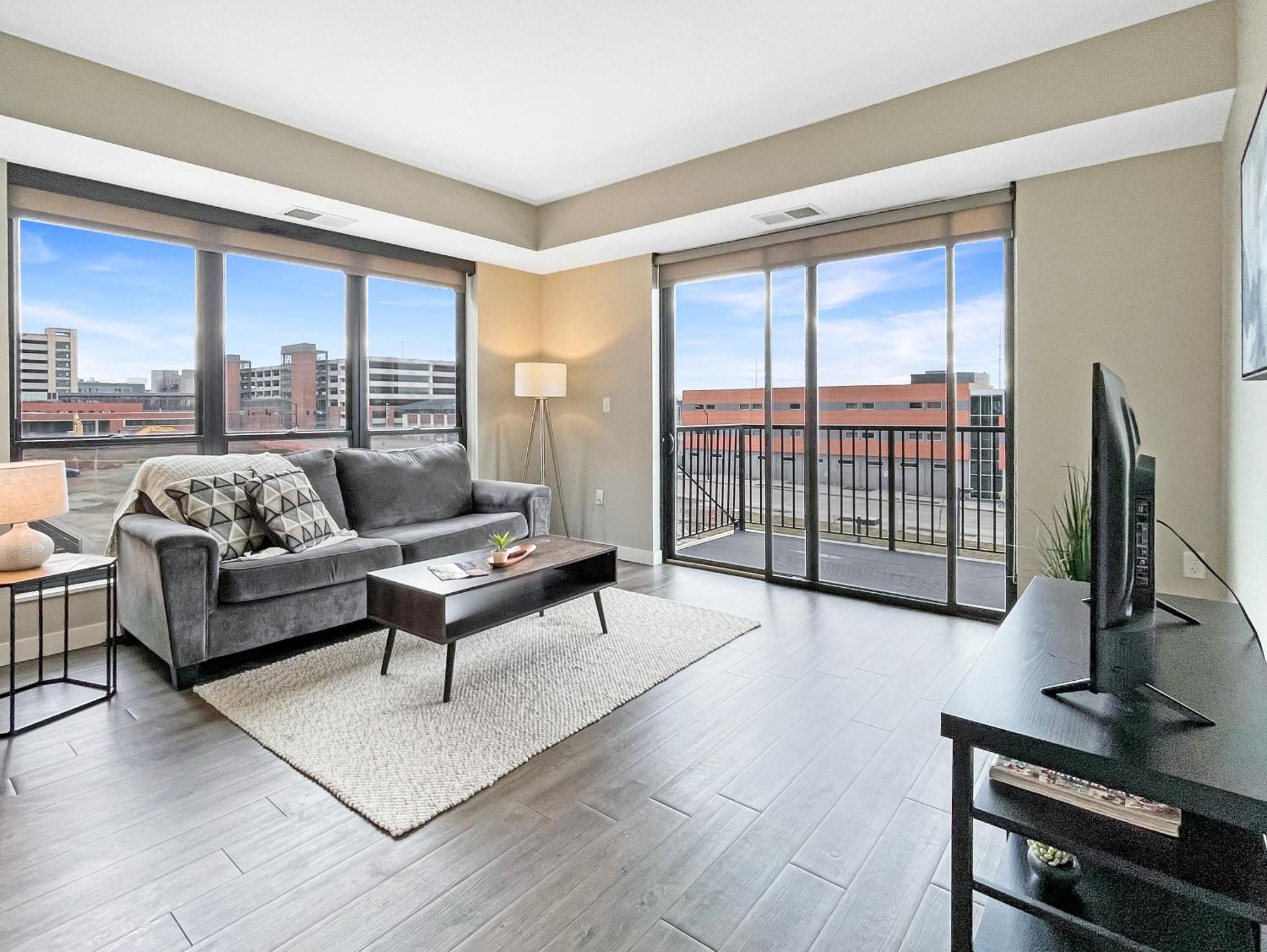 디모인 Large Downtown 2Br -Hot Tub-Downtown! 아파트 외부 사진