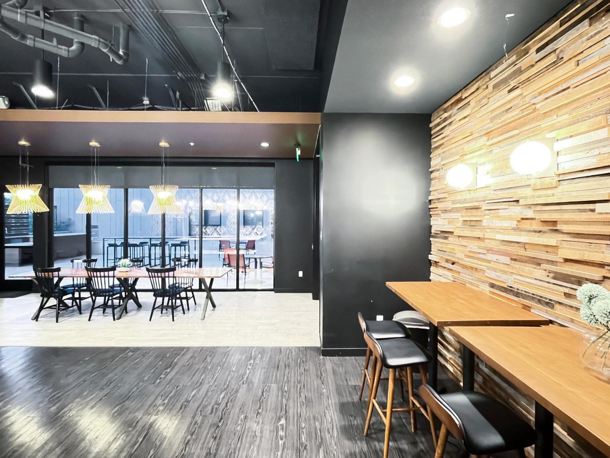 디모인 Large Downtown 2Br -Hot Tub-Downtown! 아파트 외부 사진